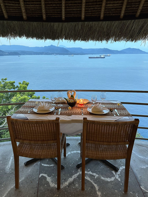 Bloo Lagoon Restaurant & Cafe