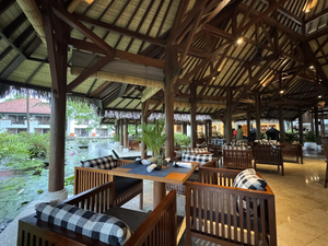 Grand Club Lounge