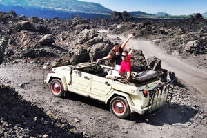 Bali/Mount Batur: Classic VW Volcano Safari & Hot Spring