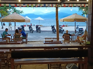 The Captain Bar And Grill Nusa Lembongan