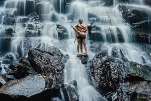 Ubud: Waterfall, Art Gallery, Dayclub, Spa, & Dinner Tour