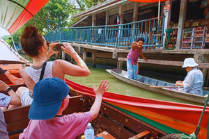 2-hour JOY Thonburi Canals LOVER + Poomjai Garden