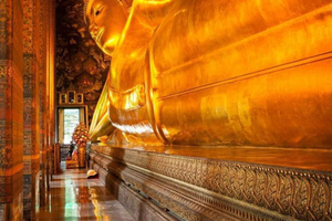 Bangkok ved skumringstid: Wat Pho, Wat Arun ved solnedgang og blomstermarkedet