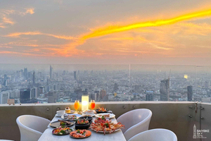 Bangkok: Baiyoke Sky Dinner Buffet Sky Box 81st Outdoor