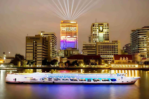 Bangkok: Carnival Dinner Cruise with Free-Flow Beer & Buffet