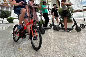 Bangkok : City Highlights E-Scooter & Bike Tour
