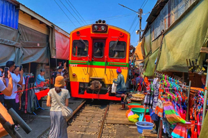 Bangkok: Damnoen Saduak and Mae Klong Train Markets