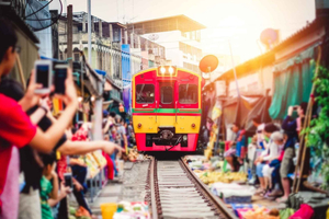 Bangkokissa: Amphawa Floating Market (kelluvat markkinat)