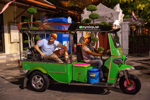 Bangkok: Markets, Temples and Food Night Tour by Tuk Tuk