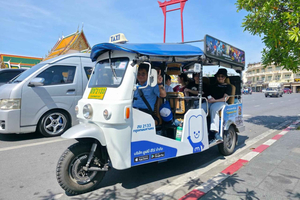 Bangkok: Old City Electric Tuk-Tuk Tour with Guide