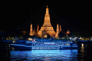 Bangkok: Royal Princess River Dinner Cruise with Live Music