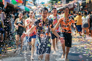 Bangkok Songkran Water Fight By Tuk Tuk Experience 2027