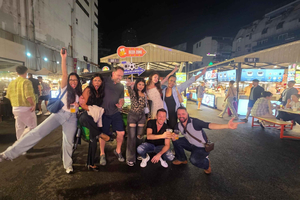 Bangkok Sunset : Rooftop Bar, Street Food & Hidden Bar Tour