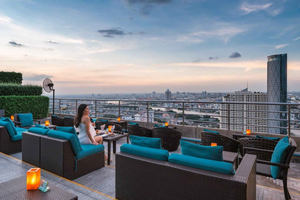 Bangkok: ThreeSixty Rooftop Bar på Millennium Hilton