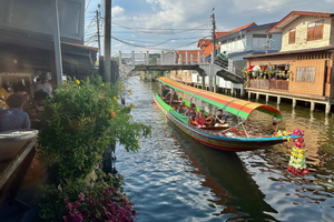 Bangkok Twilight : Hidden Canal, Big Buddha & temple