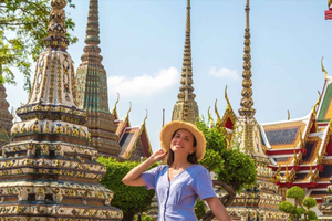 Bangkok's Iconic Three Temples Tour with Grand Palace