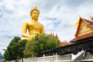 Suuri Buddha ja nähtävyyskierros kanaalilla pitkähäntäveneellä