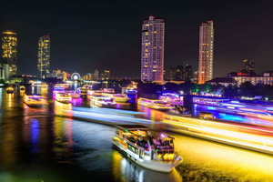 Chao Phraya River Dinner Cruise with Live Music