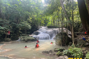 Excursión por las cataratas de Erawan, el río Kwai y el ferrocarril : Desde Bangkok