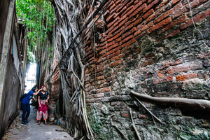 Explore The Back Alleys And Hidden Gems In Chinatown Bangkok