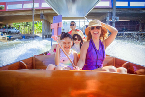 Floating Market & Train Tour with Michelin & Pickup
