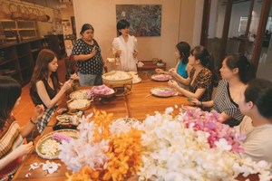 Flower Market Tour and Garland Workshop