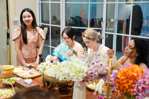Flower Market Tour and Garland Workshop