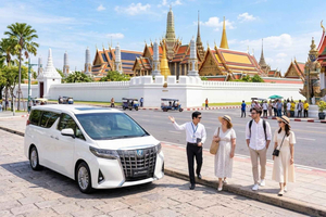 Doe mee met de luxe Alphard: tour langs tempels en het Grote Paleis in Bangkok
