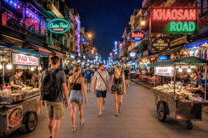 Khaosan Nightlife Tour with Street Food & Drinks
