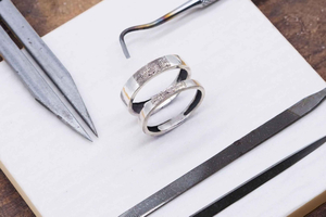 Make your own silver ring near BTS Krung Thon Buri