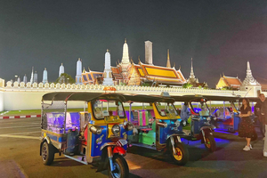 Night Tuk-Tuk Tour with Chinatown Meal & Transfers