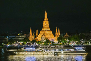 Noah 6-star Chao Phraya dinner cruise with open roof