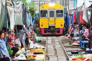 Railway Market to Floating Market & Boat Ride from Bangkok
