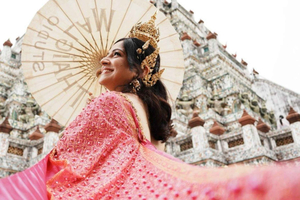 Traditional Thai Makeover, hairdo & Photoshoot at Wat Arun