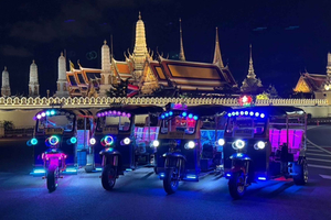 Tuk-Tuk Night Food Tour with Rooftop bar & Markets