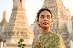 Experiência de Traje Tailandês no Wat Arun com Guia Local