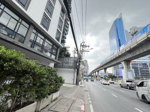 SAM E. Hotel Bangkok Sathorn