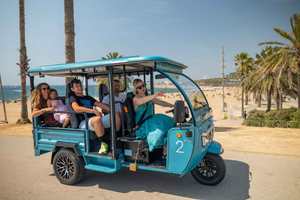 1,5 uur durende privétour door Barcelona en langs het strand met een tuktuk
