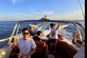 1-Hour Boat Trip (Snacks and Drinks)