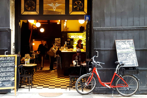 Barcellona: tour in bicicletta di 3 ore con tapas spagnole
