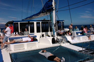 AFTERWORK Catamaran Cruise w/ Music & Drinks