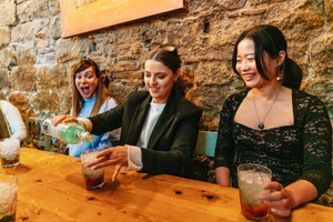 Barcelona: Cocktail Masterclass door Mixoloog met Tapas