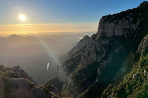Barcellona: escursione mattutina a Montserrat con abbazia e trekking