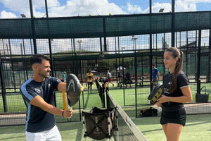 Expérience de padel à Barcelone avec un coach professionnel + match guidé
