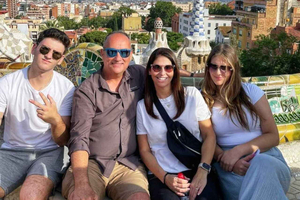 Barcelona & Park Güell: Private Half-Day Tour with Pickup