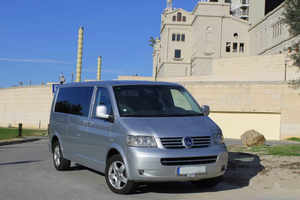 Barcelona Private 1-Way Transfer Between Harbor & City