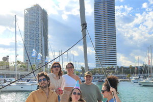 Privézeiltocht in Barcelona met lokale drankjes en snacks