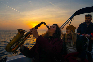 Barcelona: Sunset Live Sax and Sailing Experience with Tapas