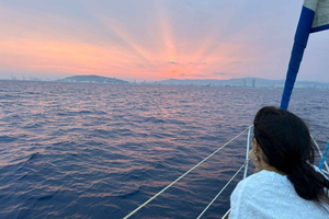 Barcelona: Seilbåtcruise i solnedgangen med drikke og snacks