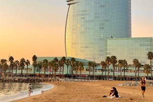 Barceloneta Sunrise Walk with Coffee